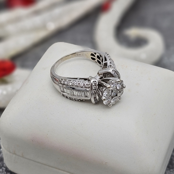 Beautiful 14K White Gold Diamond Engagement Ring 5.0 DWT - Picture 3 of 7